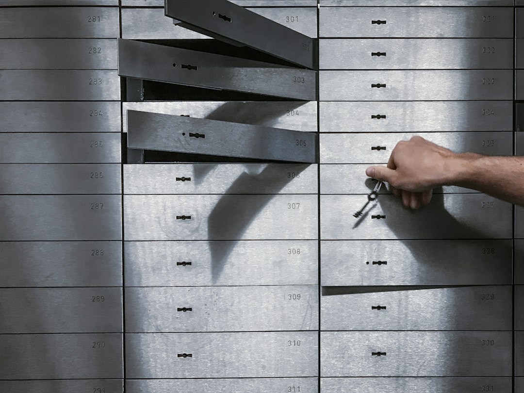 How Safe Deposit Boxes Preserve and Organize Valuable Family Heirlooms